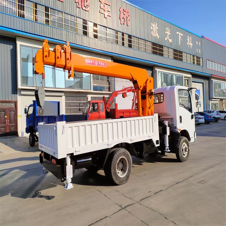 西峰区三轮随车吊定制 农用改装机自备吊中瑞长期出售